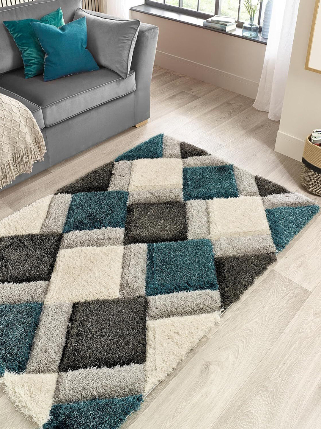 SR Handloom Teal & White Geometric Shaggy Carpet