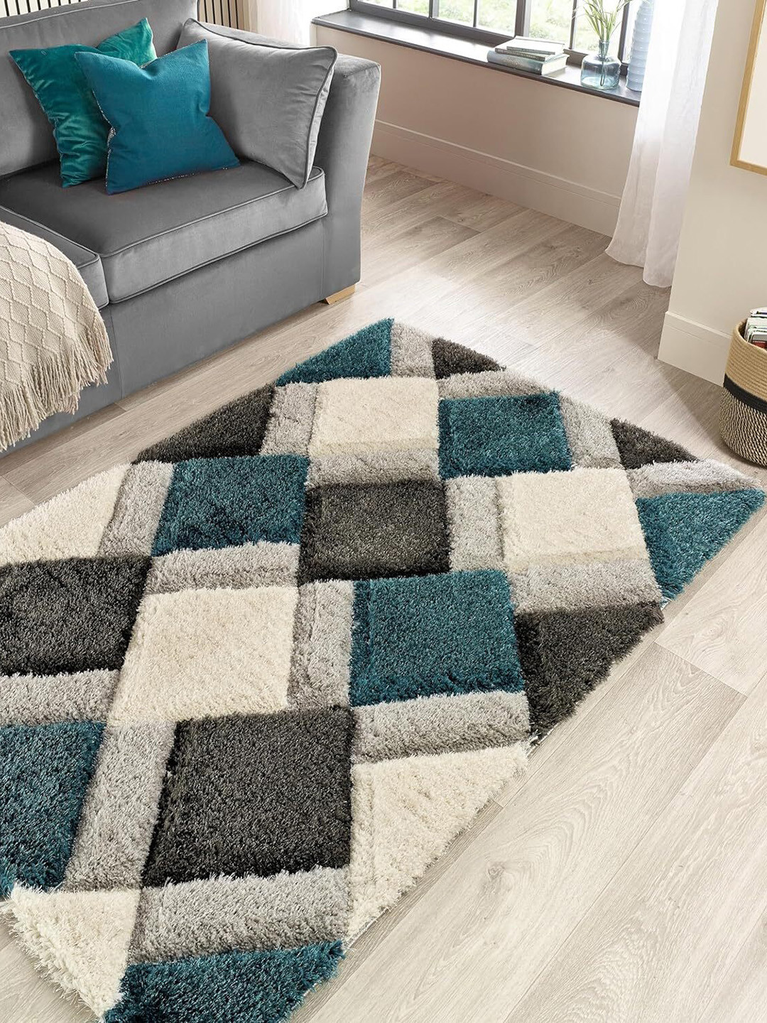 SR Handloom Teal & White Geometric Shaggy Carpet