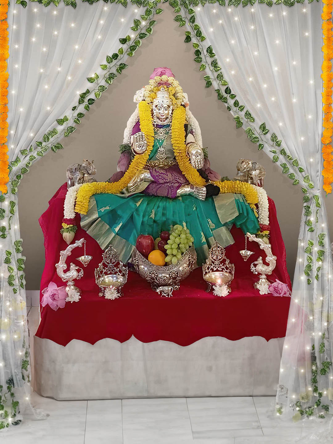 Special You White & Green 10 Pieces Festive Decor