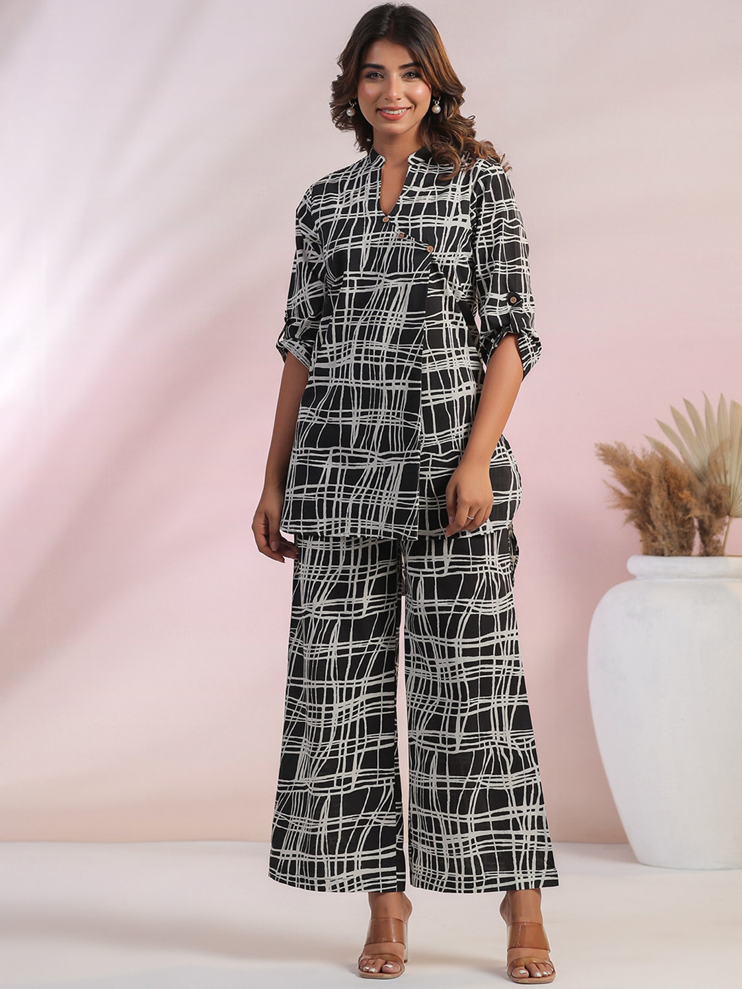 JISORA Black & White Abstract Printed Mandarin Collar Nightsuit