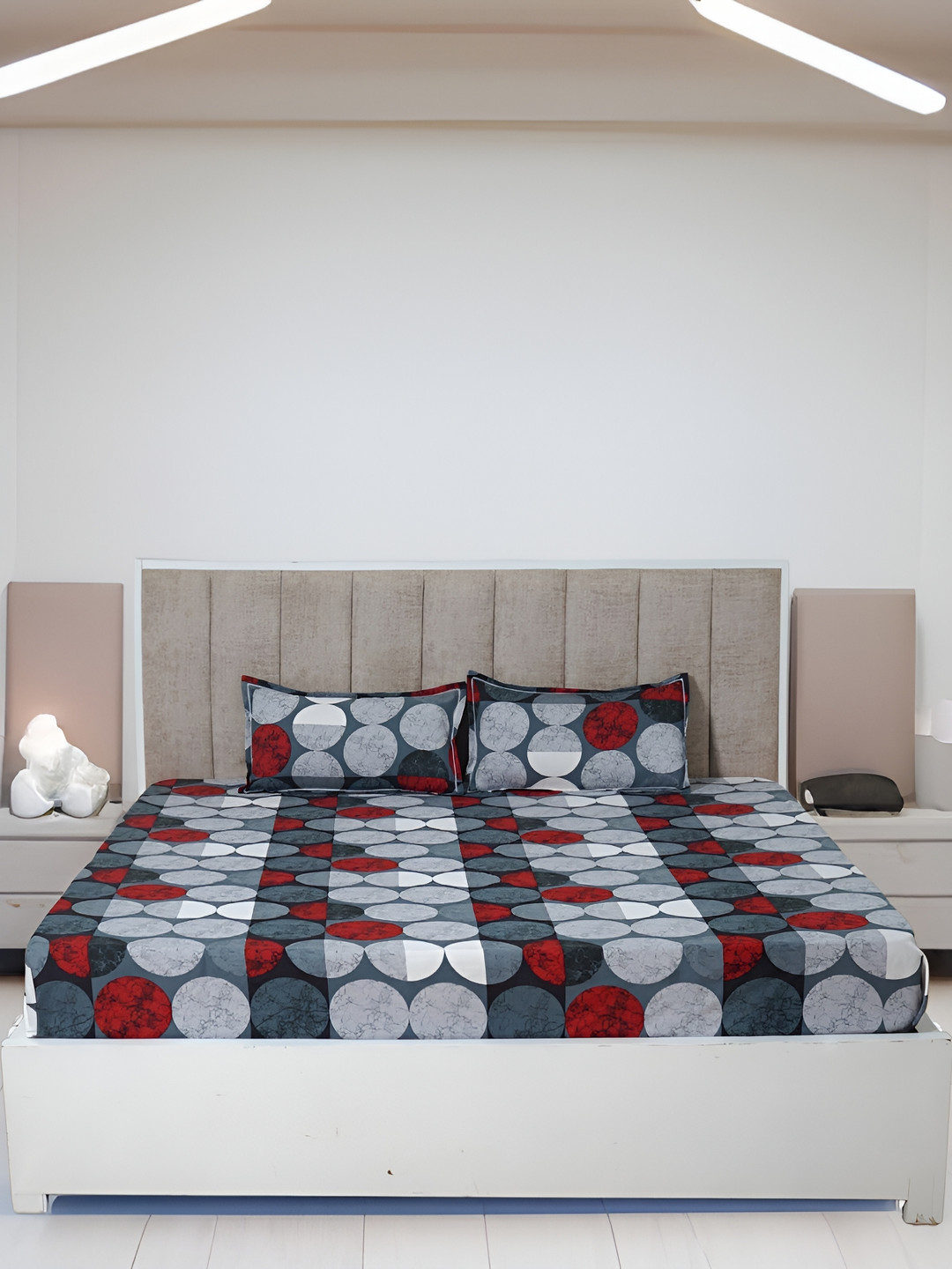 Innovative Edge Red Geometric Cotton 160 TC Fitted King Superfine Bedsheet with 2 Pillow Covers-78 x 84 inches