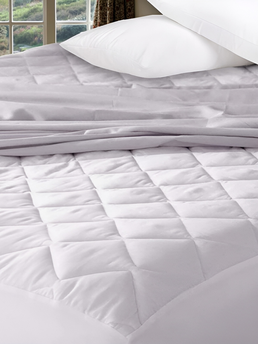 Comfowell White Geometric Fitted King Waterproof Mattress Protector