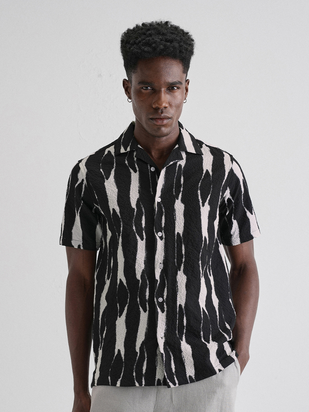 Banana Club Men Classic Abstract Printed Cotton Popcorn Shirt