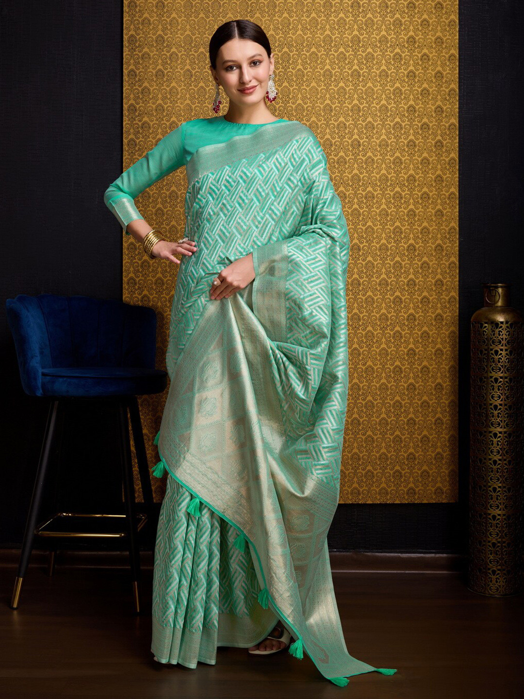 VASTRA-THE FACTORY STORE Woven Design Zari Saree With Tassels