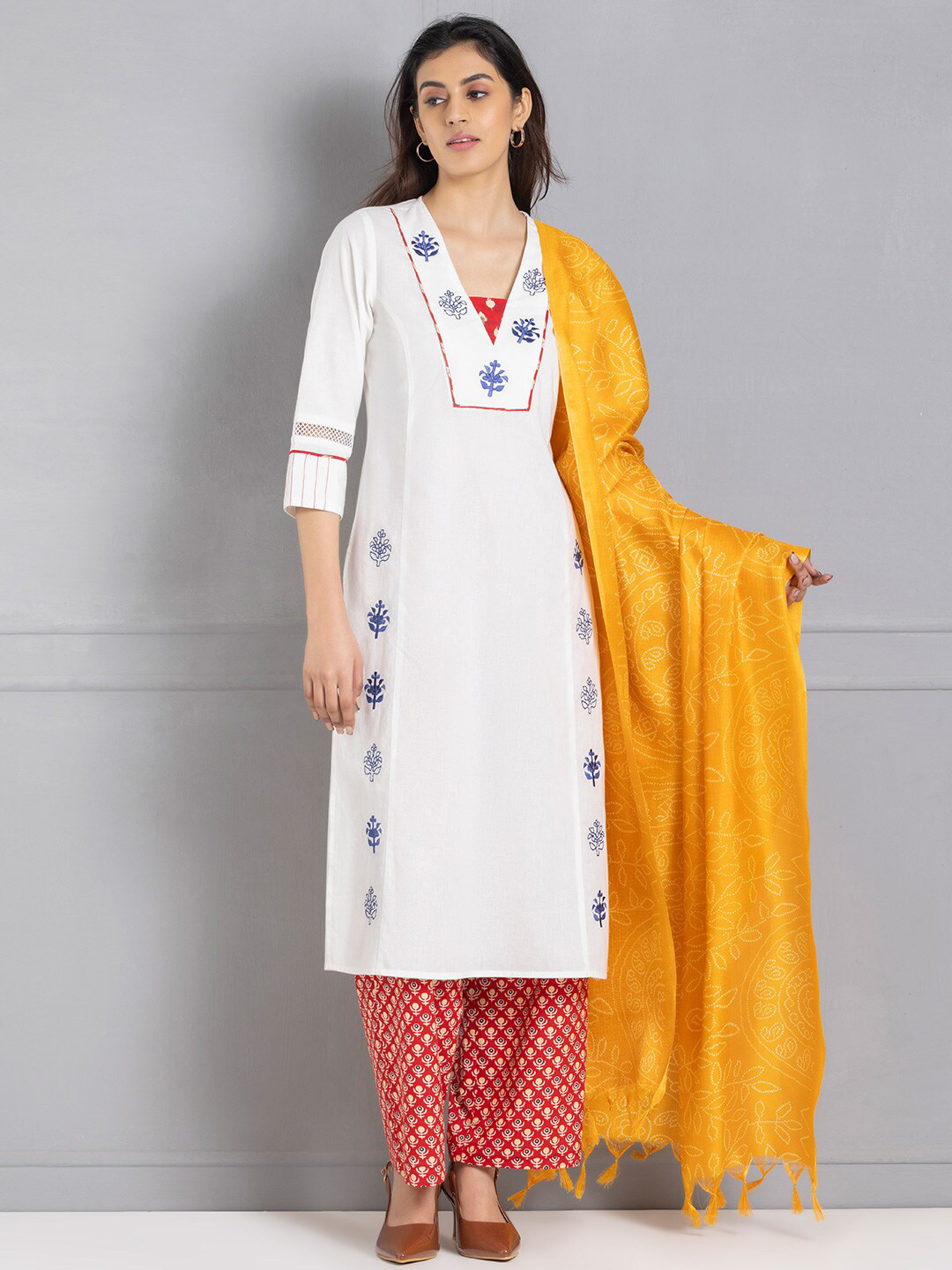 SHAYE Bandhani Printed Dupatta