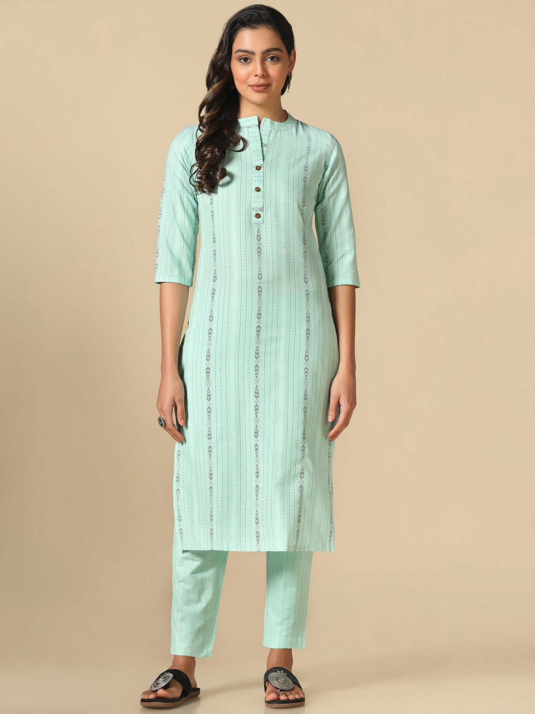 Shaily Striped Mandarin Collar Kurta With Trouser