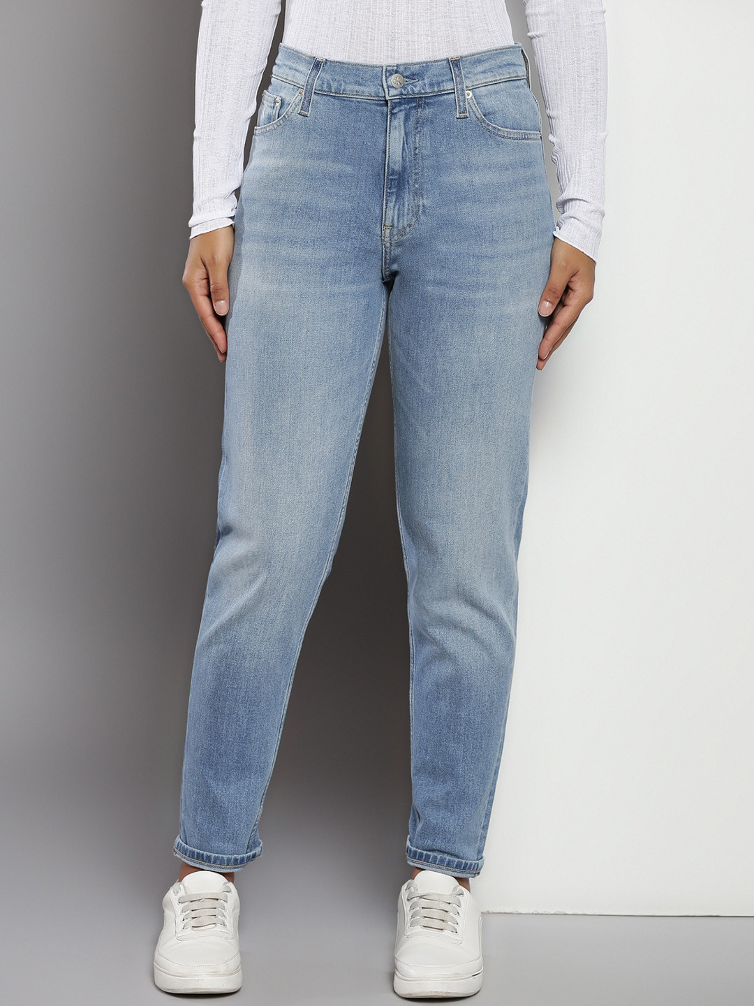 Calvin Klein Women Light Fade Stretchable Jeans