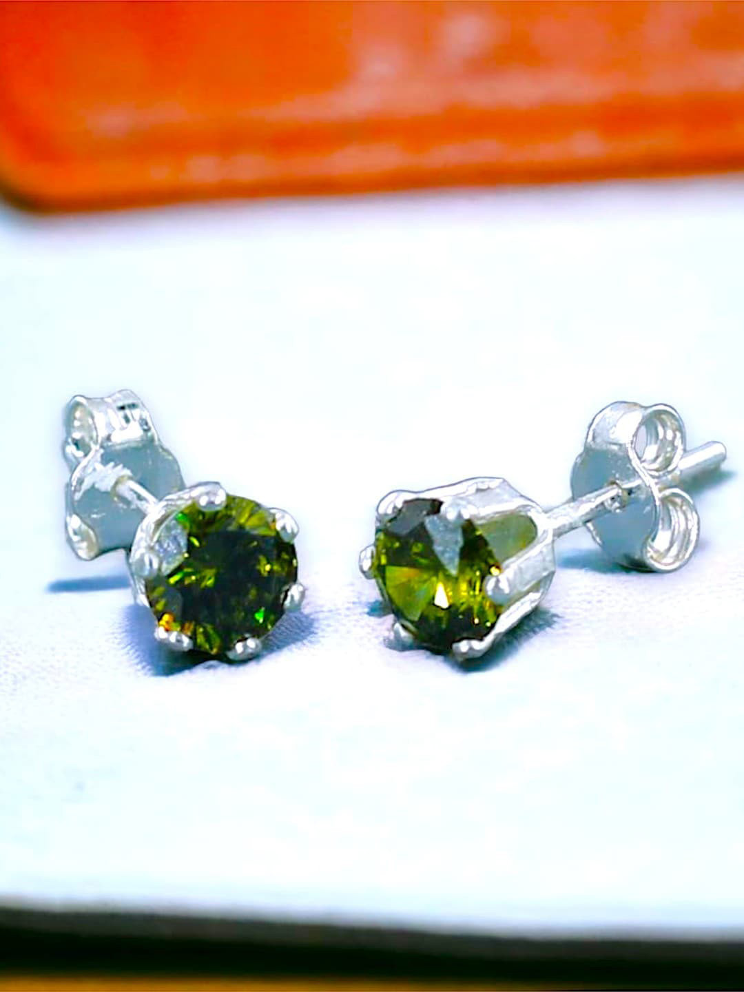 Taraash 925 Sterling Silver Diamond Shaped Studs