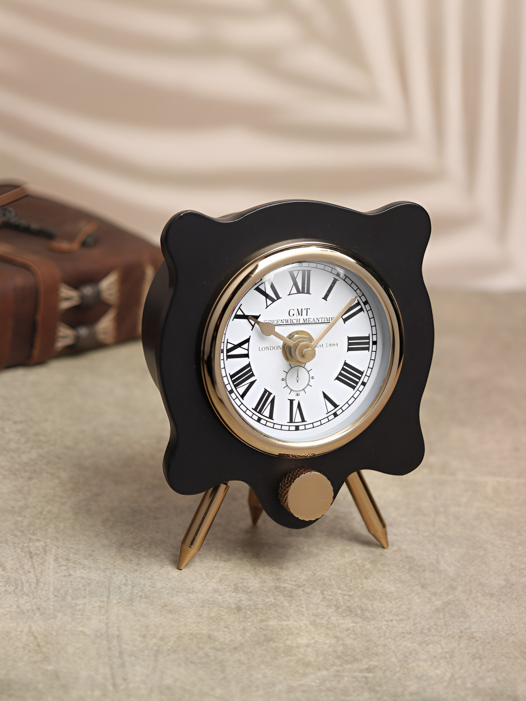 Decor de Maison Black Metal Durable Geometric Battery Analogue Table Clock