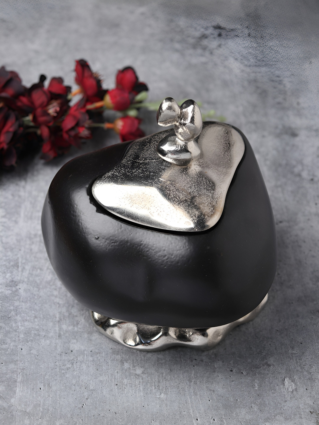 Decor de Maison Slate Pebble Black Metal Metallic Living Room Large Showpiece - 3.1 Inches