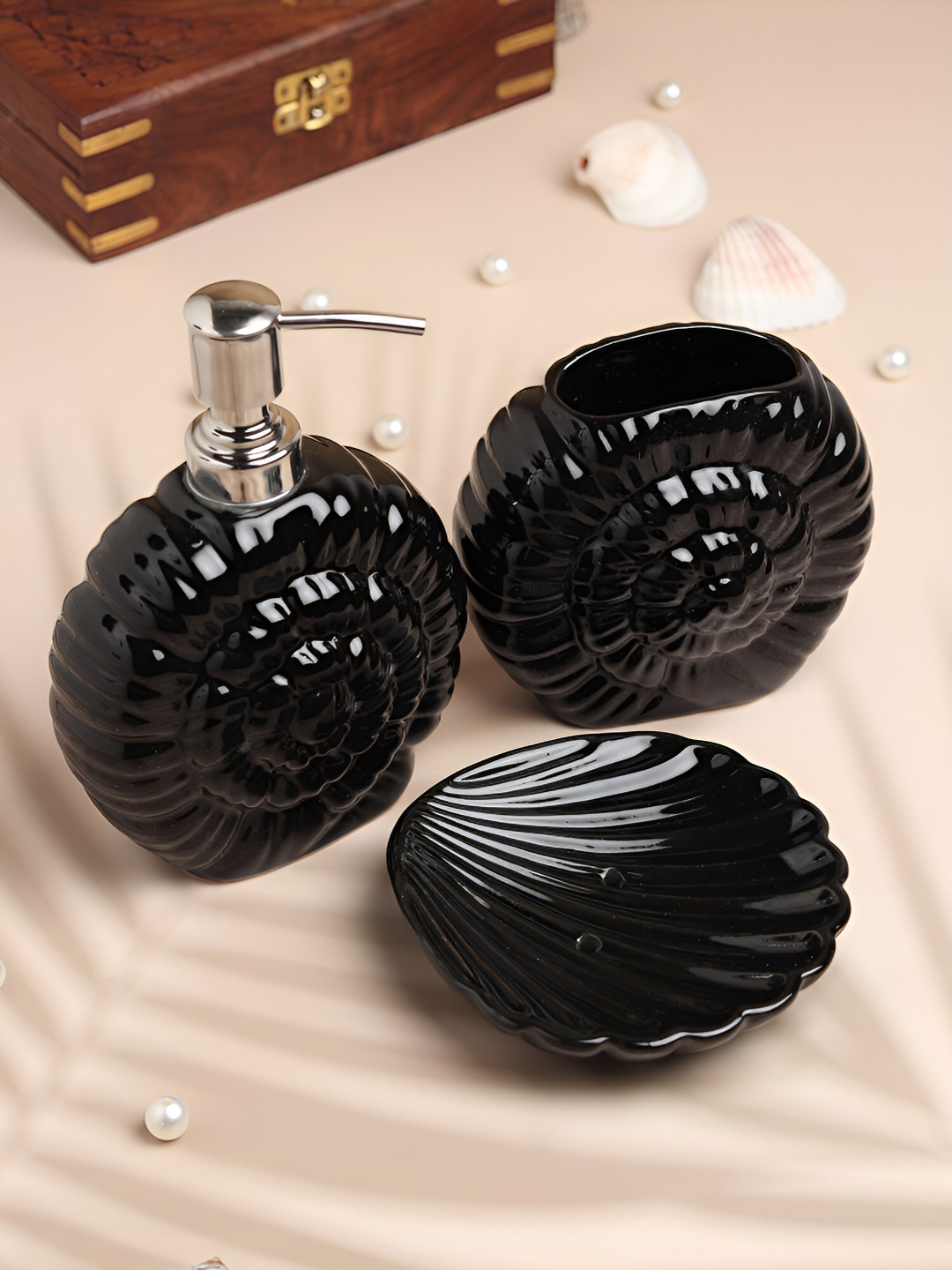 Decor de Maison Black 3 piece Textured Ceramic Bath Accessories Set
