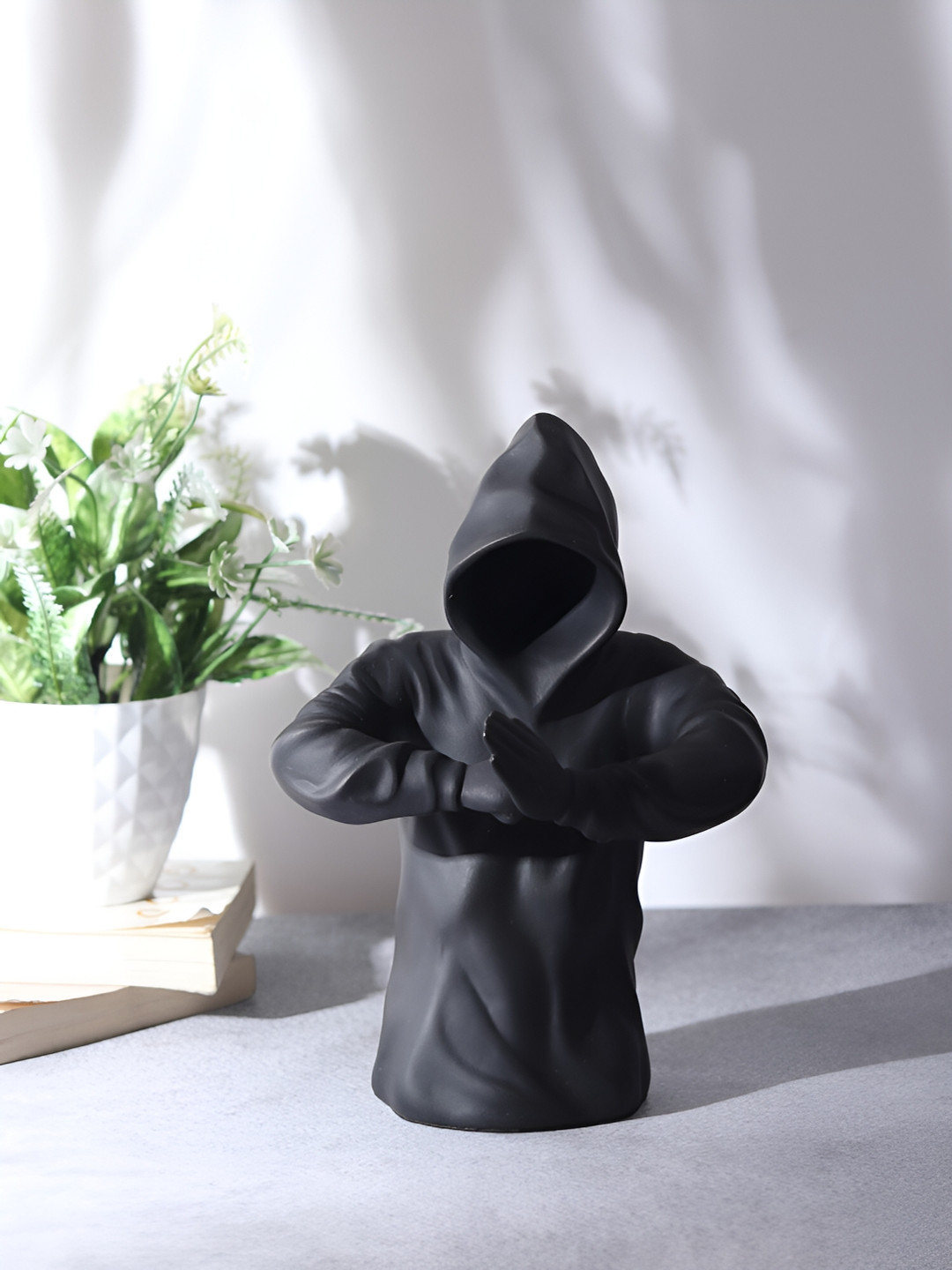 Decor de Maison Black Hooded Warrior Showpiece