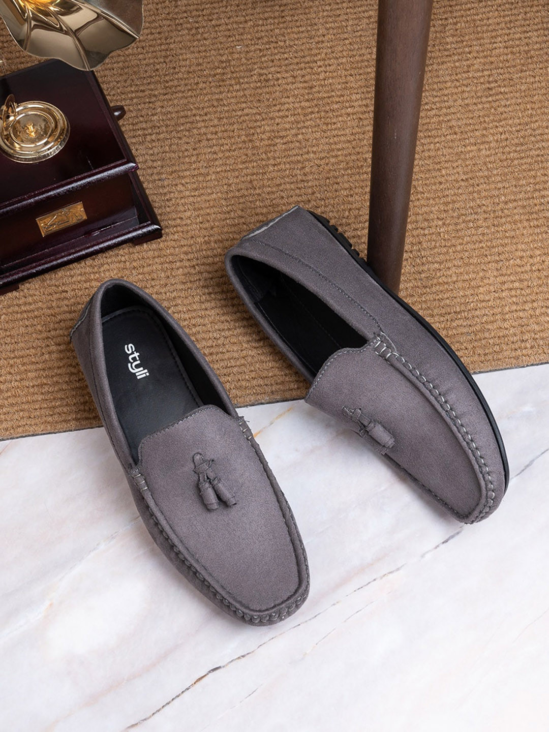 Styli Men Round Toe Suede Tassel Loafers