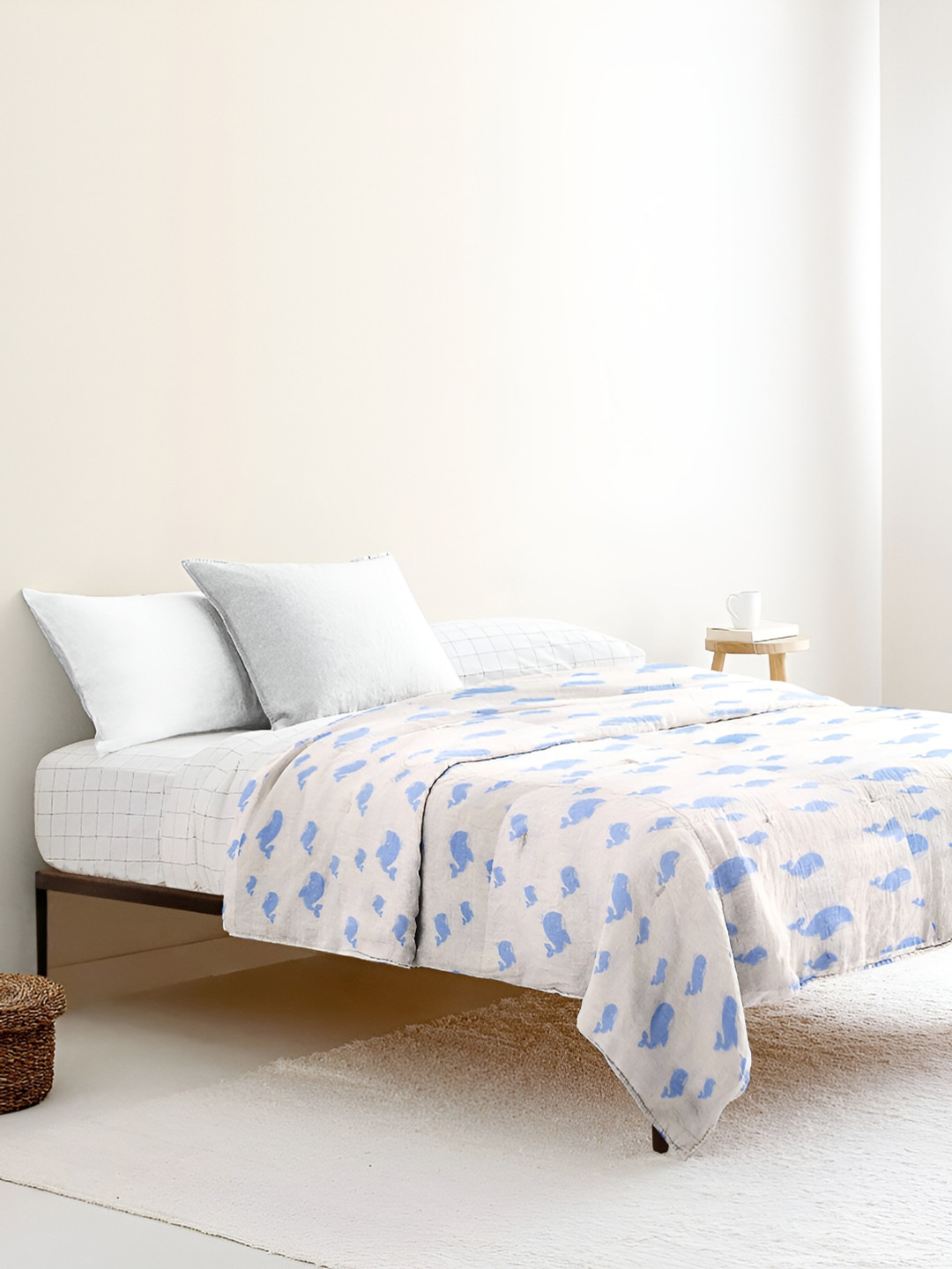 THE BABY ATELIER White & Blue Abstract Cotton AC Room 350 GSM Single Bed Quilt