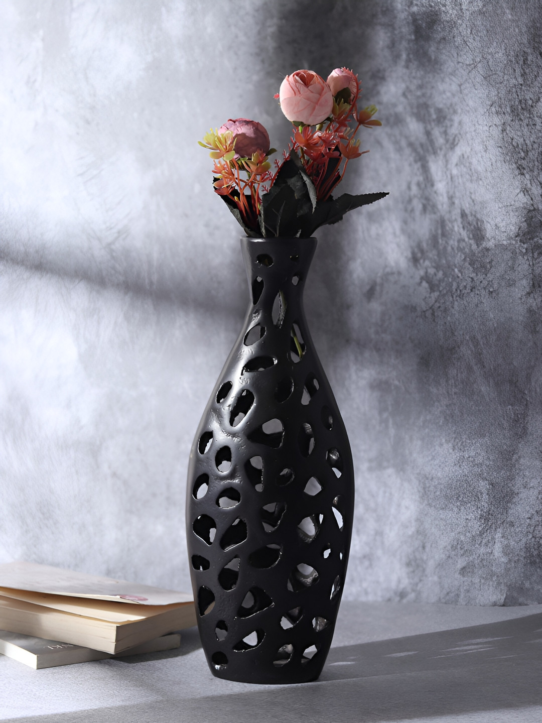 Decor de Maison Black Textured Ophia Floral Vase