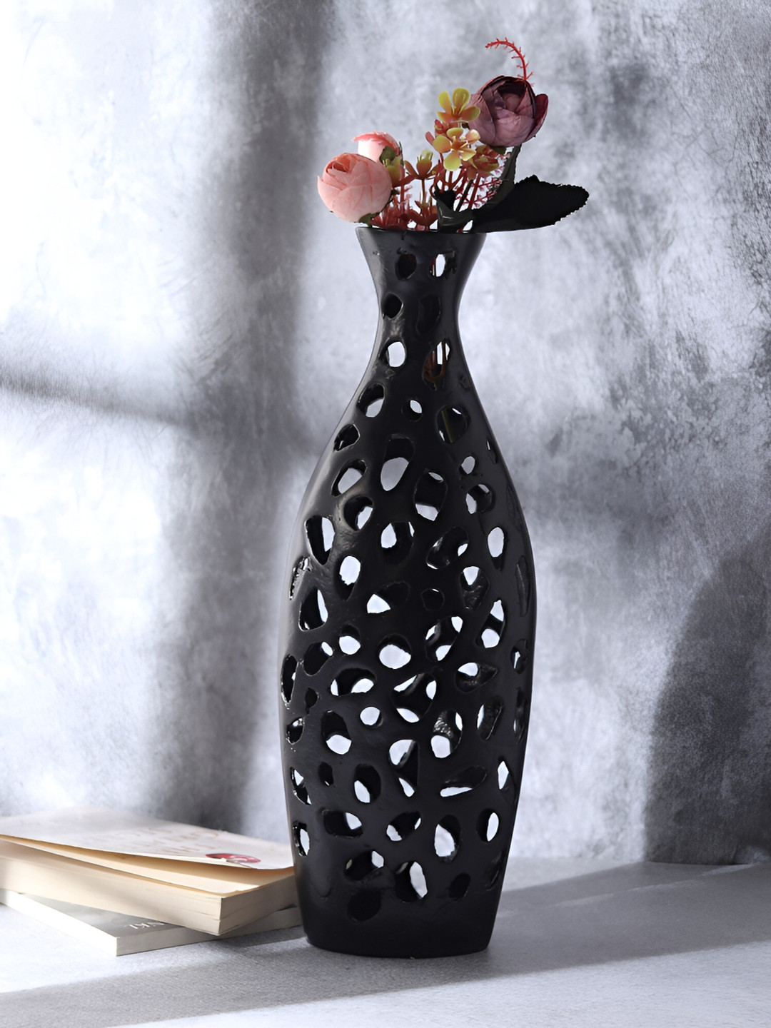 Decor de Maison Sophia Black Metal Textured Flower Vase