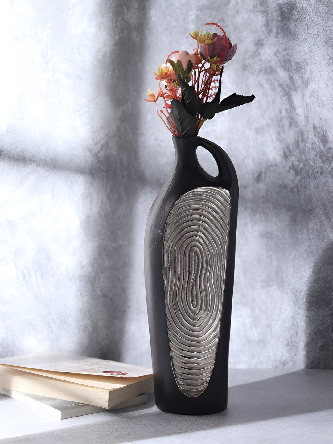 Decor de Maison Black Alloy Textured Alloy Art Flower Vase