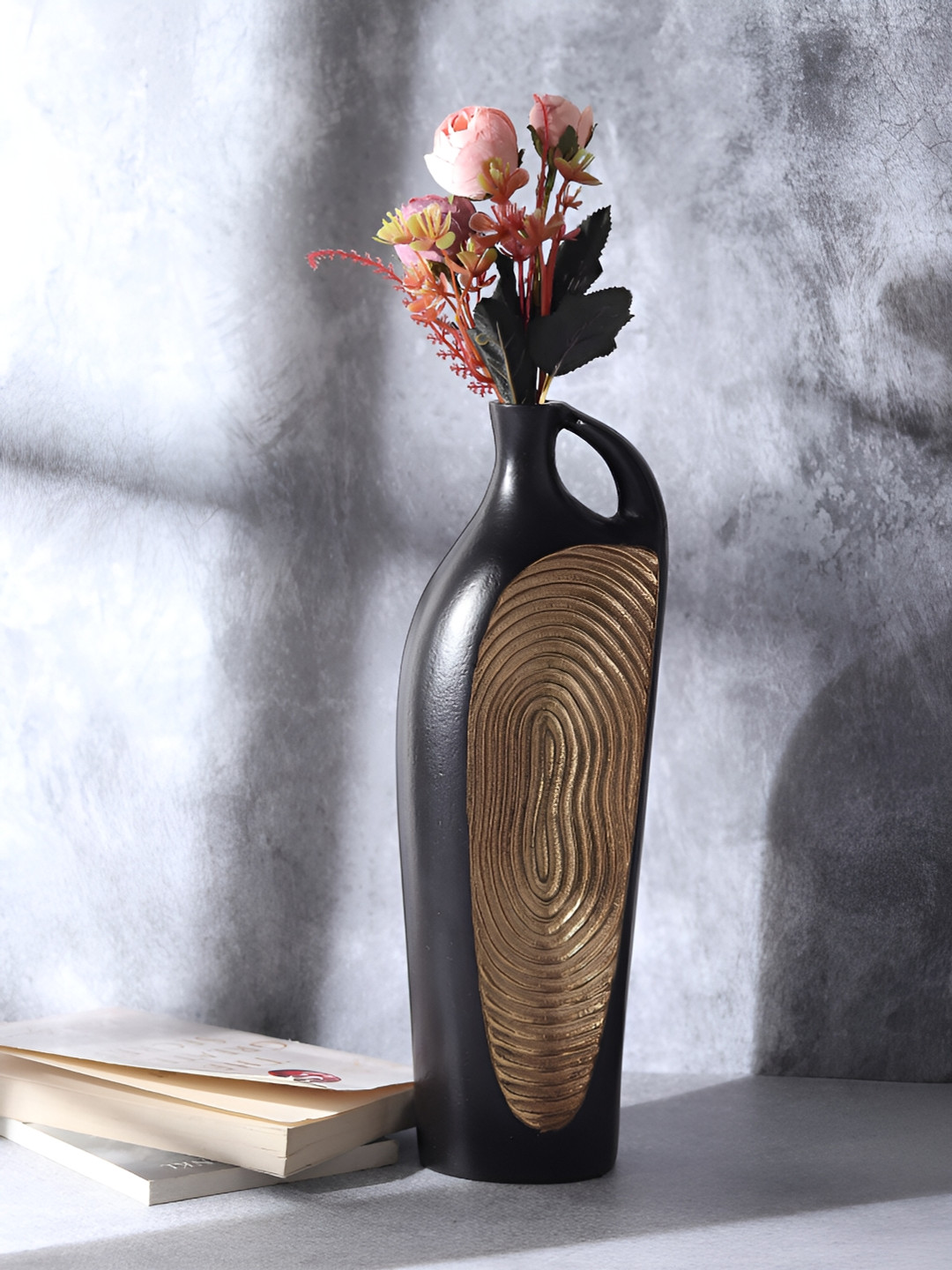 Decor de Maison Black Alloy Art Flower Vase