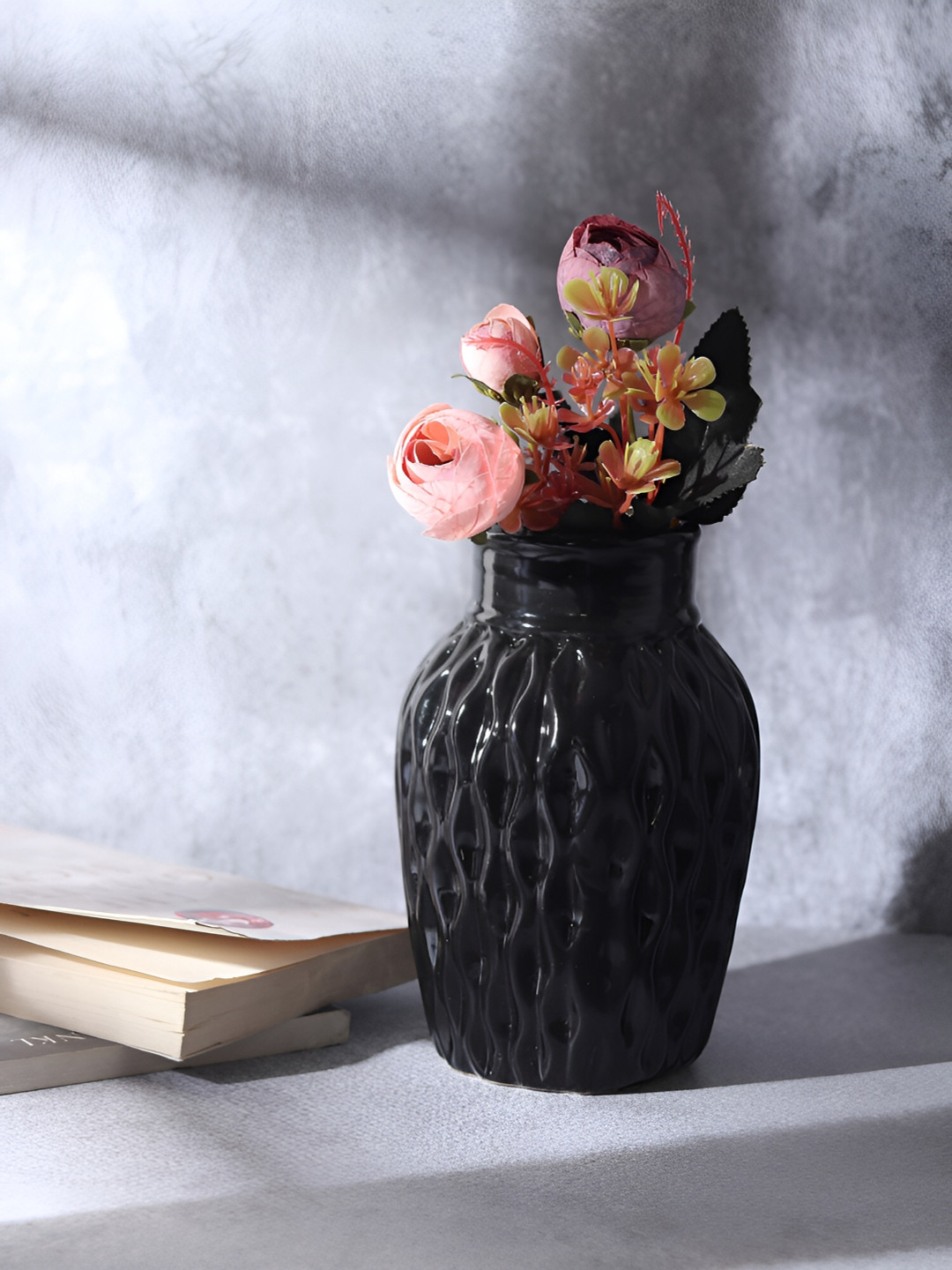 Decor de Maison Black Metal Textured Wave Cera Flower Vase