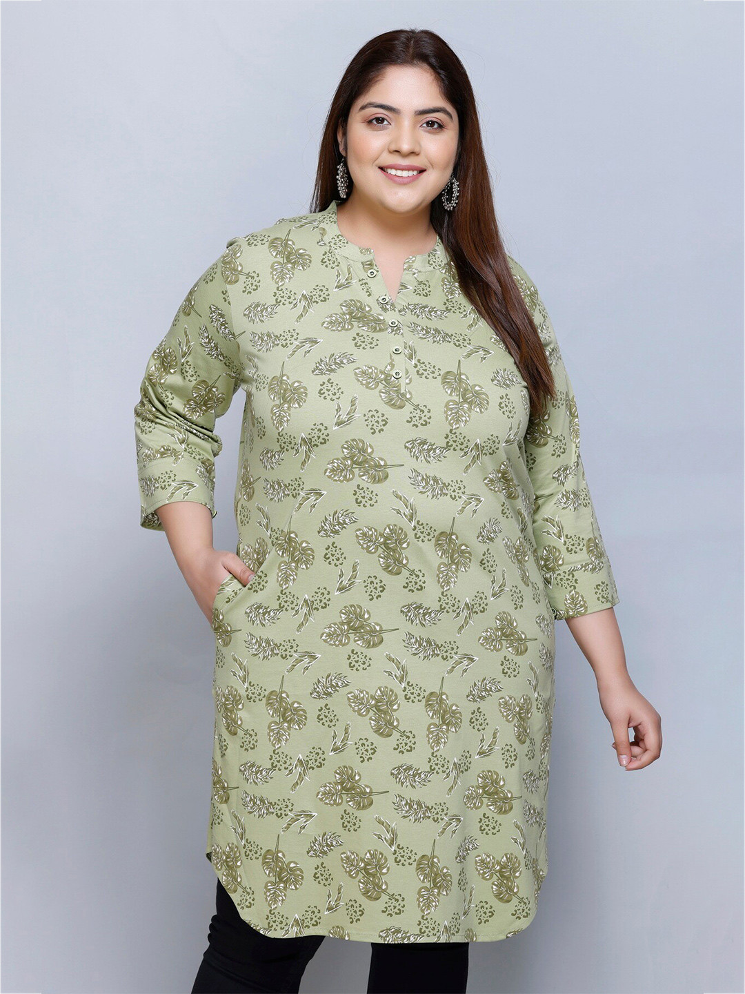 IN Love Plus Size Floral Printed Mandarin Collar Straight Kurta