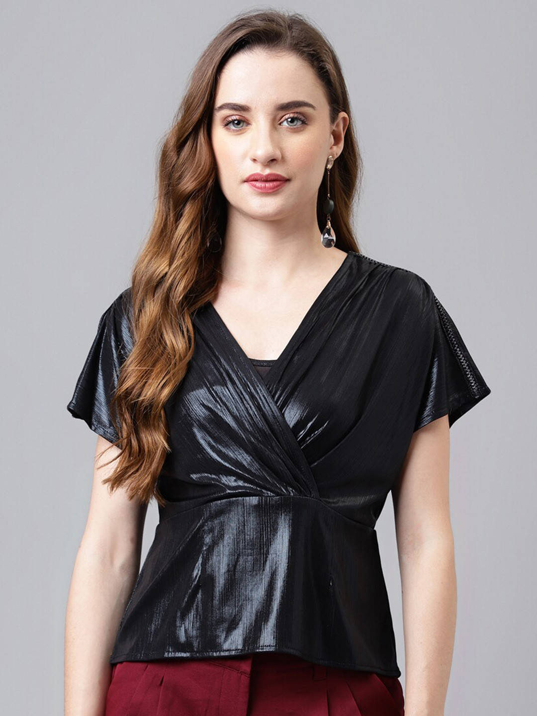 Latin Quarters V-Neck Short Sleeves Opaque Casual Top