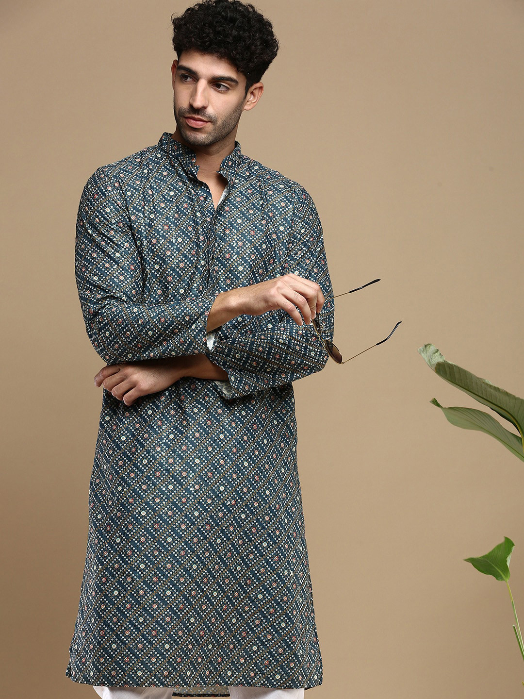 Anouk Grey Bandhani Printed Sequinned Mandarin Collar Cotton Straight Kurta
