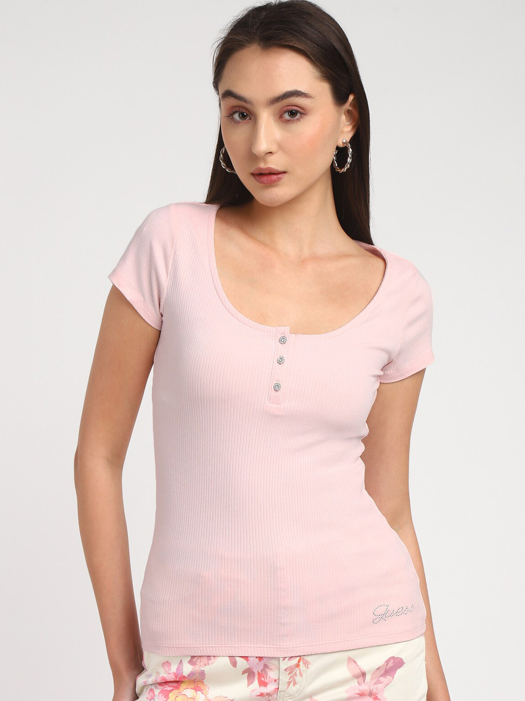GUESS Scoop Neck Short Sleeves Top