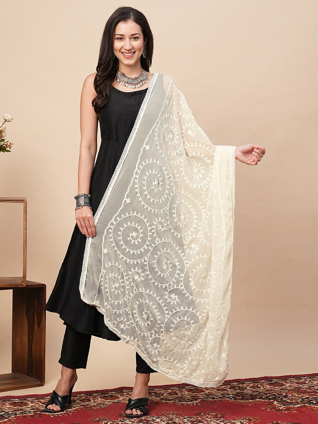 Globus Women White Cotton Silk Ethnic Motifs Embroidered Fringed Lace Dupatta