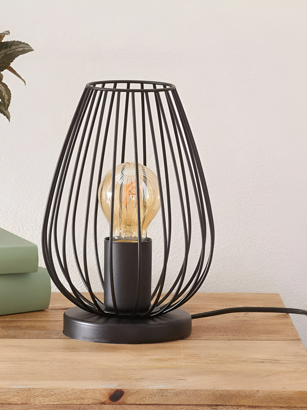 Homesake Black Metal Traditional Abstract Shaped Table Lamp