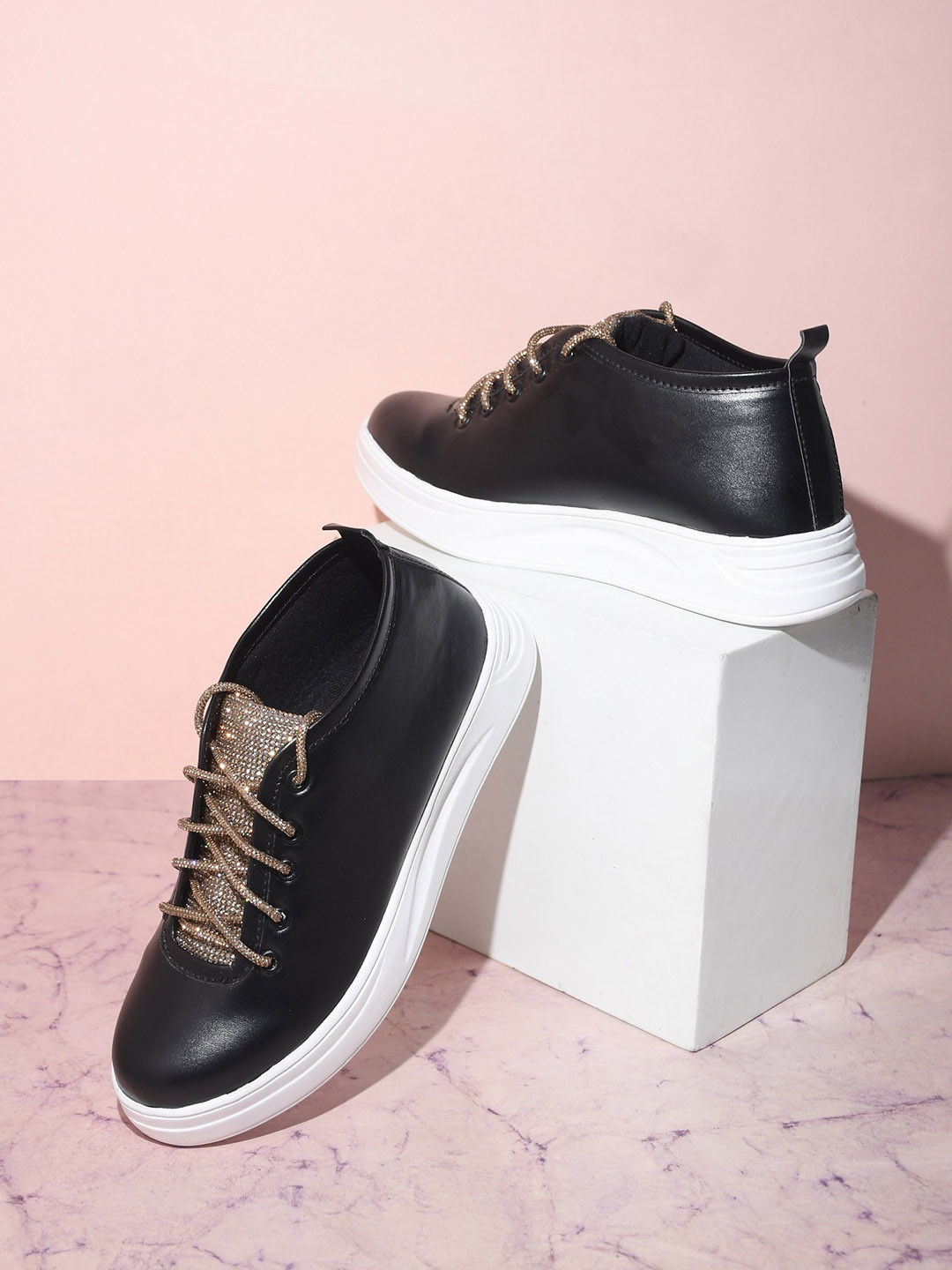 Try Me Women Round Toe Sneakers
