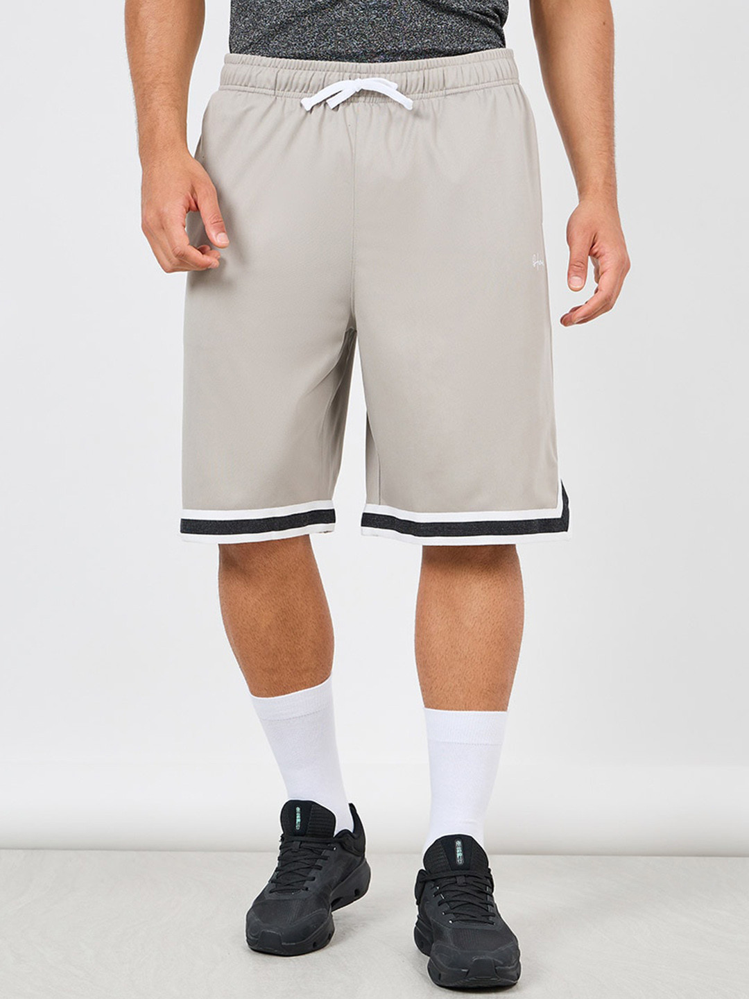 Styli Men Oversized Mid-Rise Ultra Soft Basketball Shorts With Contrast Tape Hem Detail