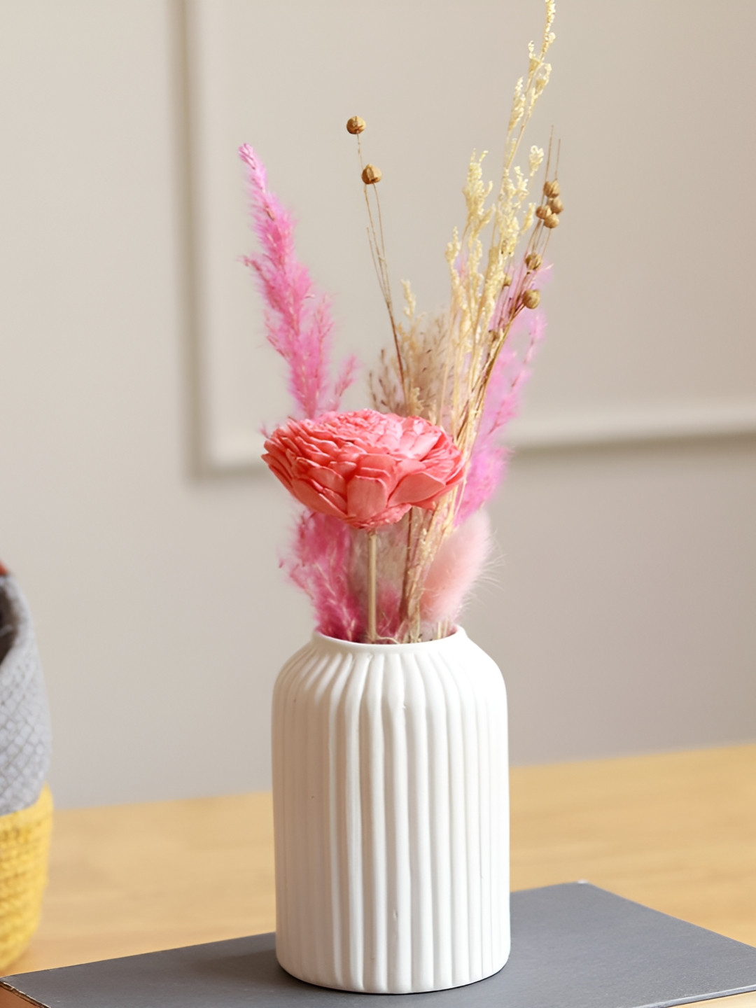 ArteCasa Snow White Vase with Aroma Bunch