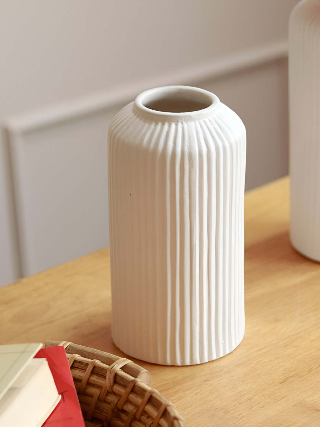 ArteCasa White 3 Pieces Ceramic Ribbed Vase