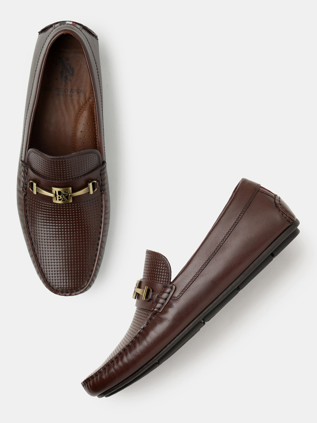 U.S. Polo Assn. Men  Leather textured Upper with metal trim logo Loafers