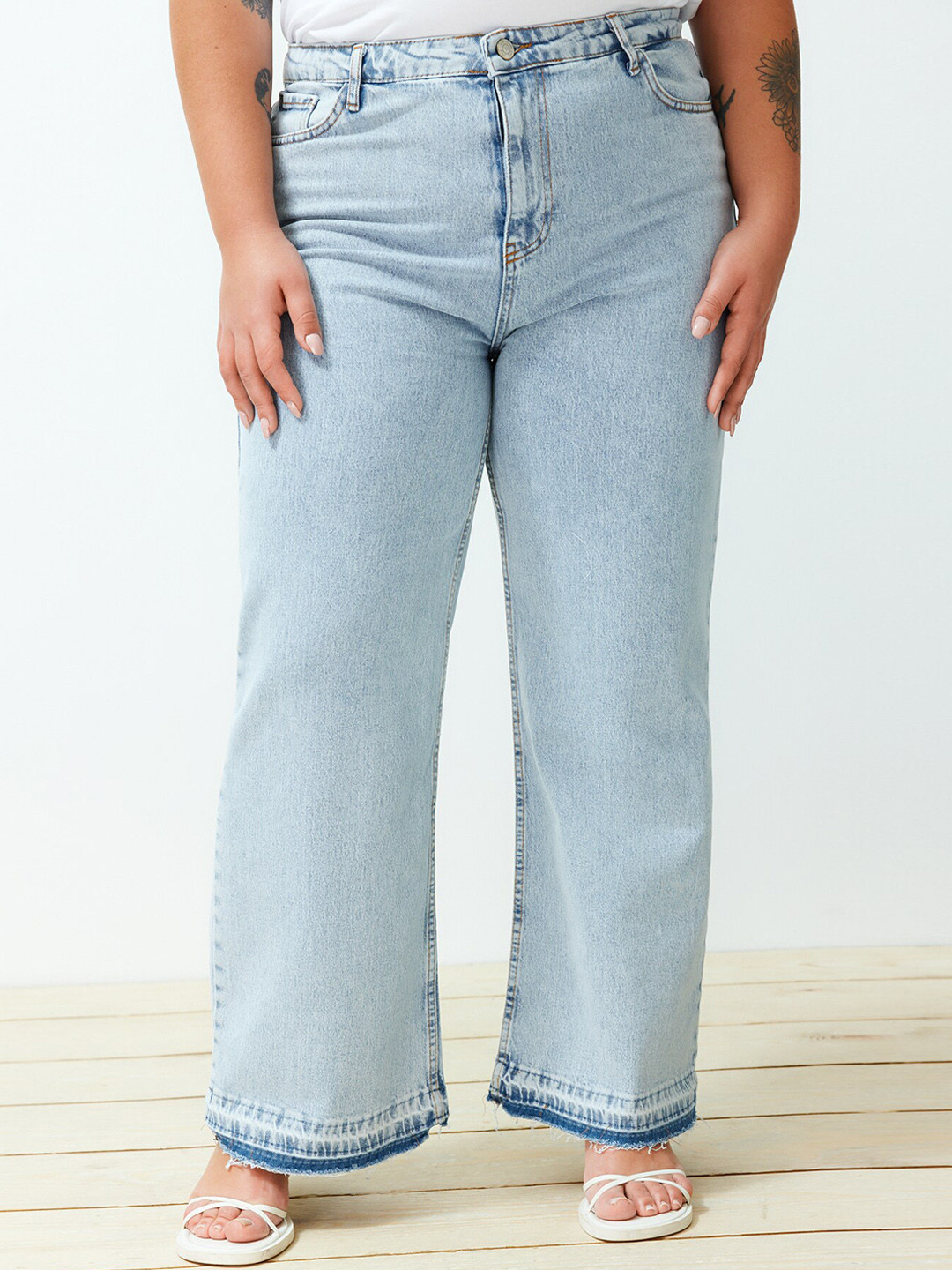 Trendyol Women Plus Size Clean Look Light Fade Stretchable Jeans