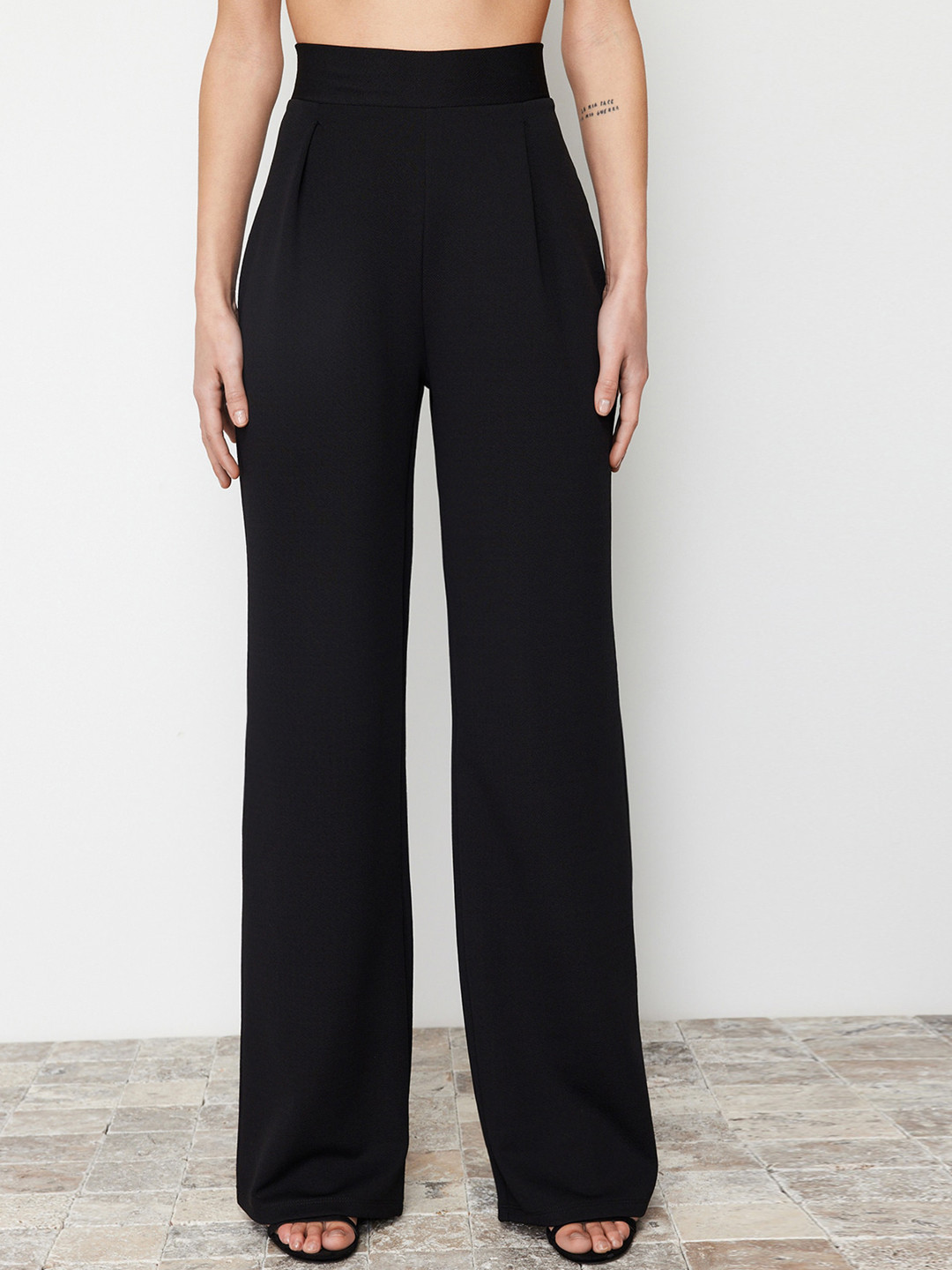 Trendyol Siyah Women Mid-Rise Parallel Trousers