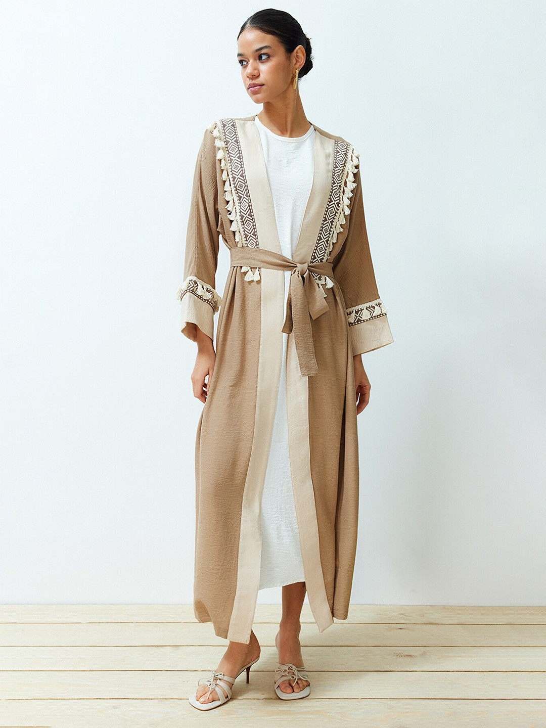 Trendyol Embroidered Long Sleeves Abaya