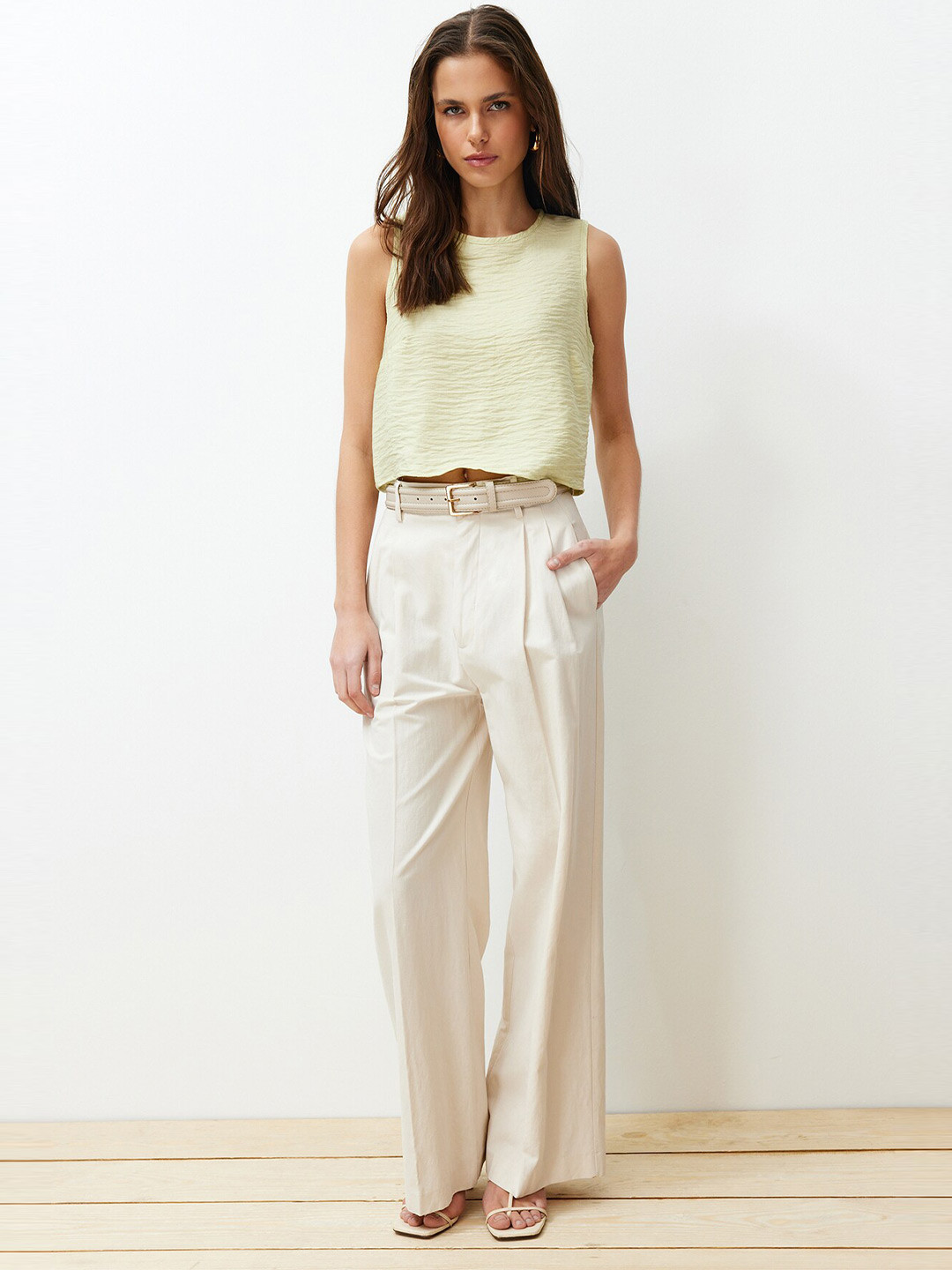 Trendyol Self Design Sleeveless Boxy Crop Top