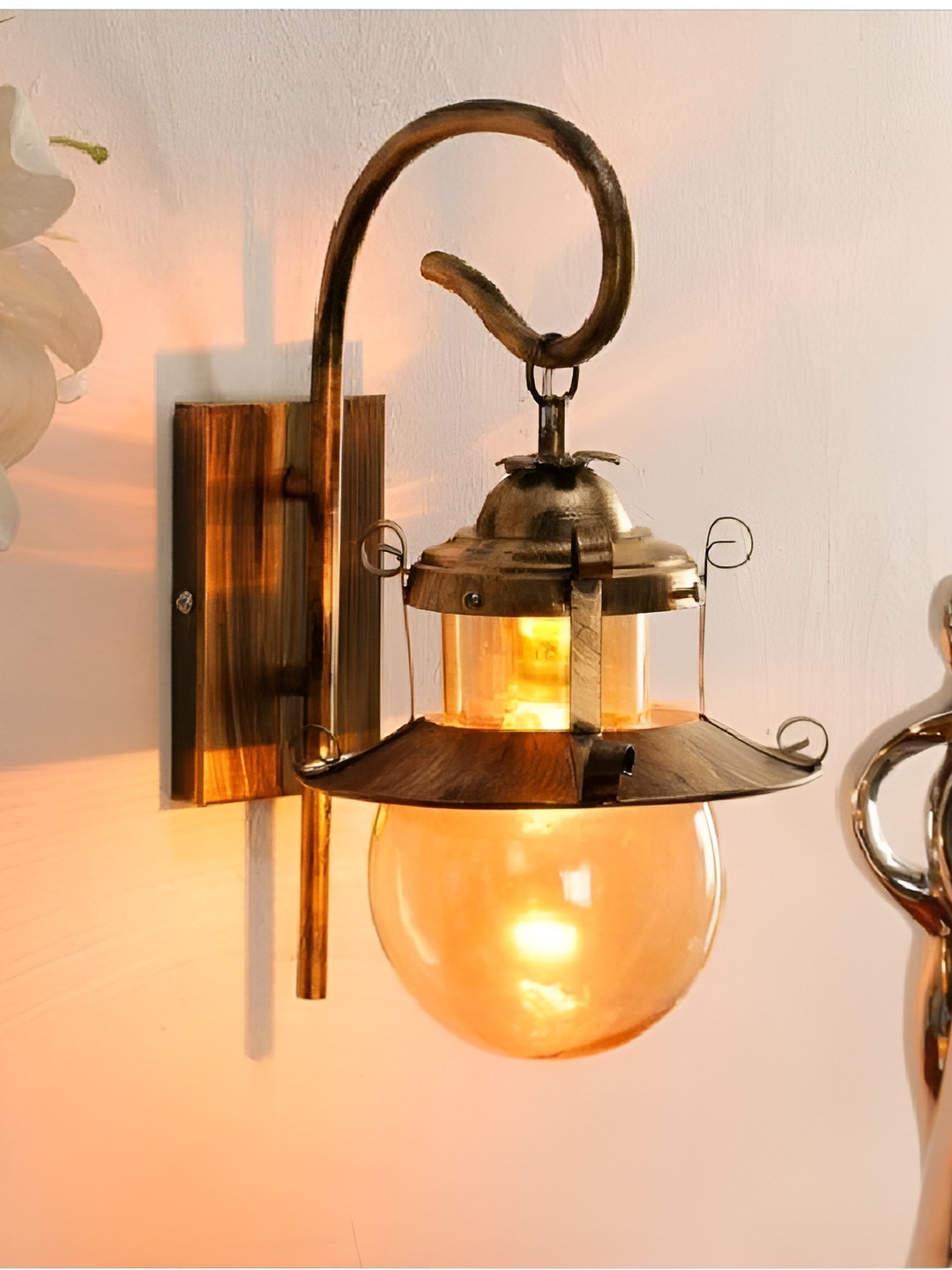 Whiteray Gunmetal-Toned Metal Traditional Abstract Shaped Wall Lamp