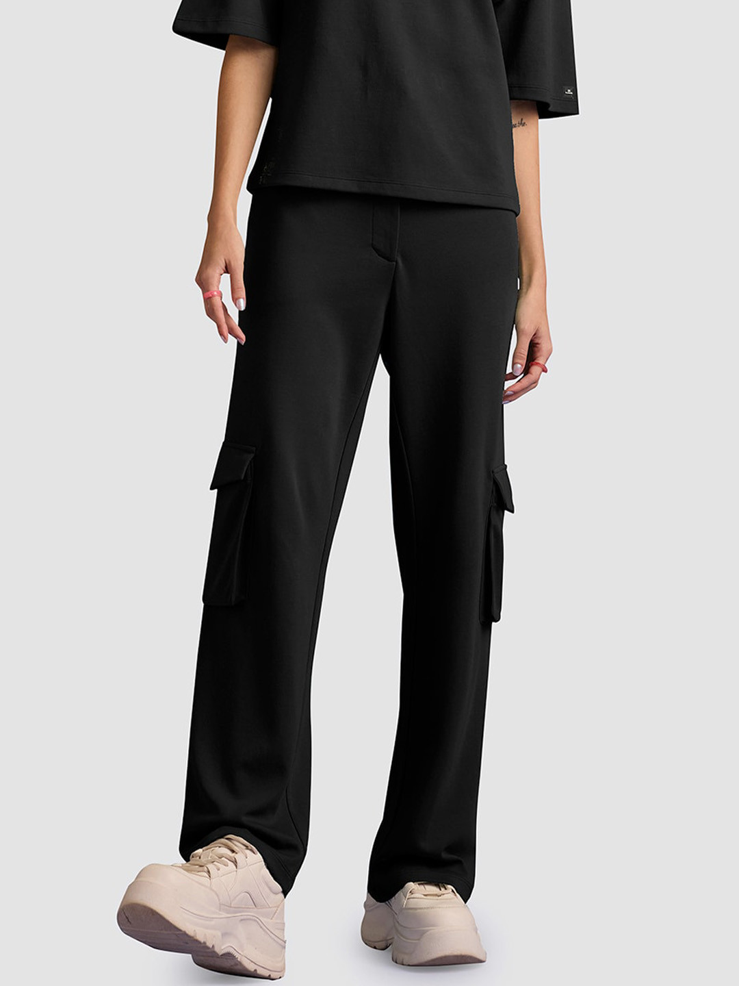 Muvazo Women Mid-Rise Cargo Track Pants