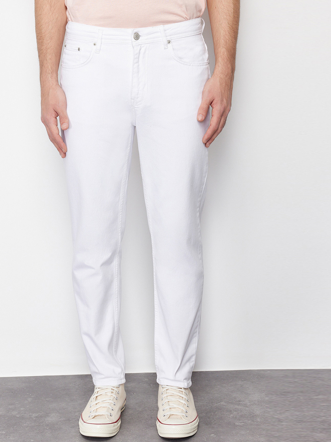 Trendyol Men Mi-Rise Clean Look No Fade Jeans