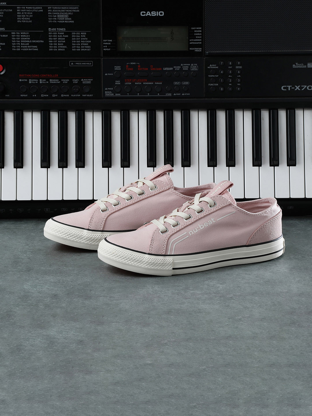 nubeat Women C MAJOR Textured Comfort Insole Contrast Lace-Up Sneakers