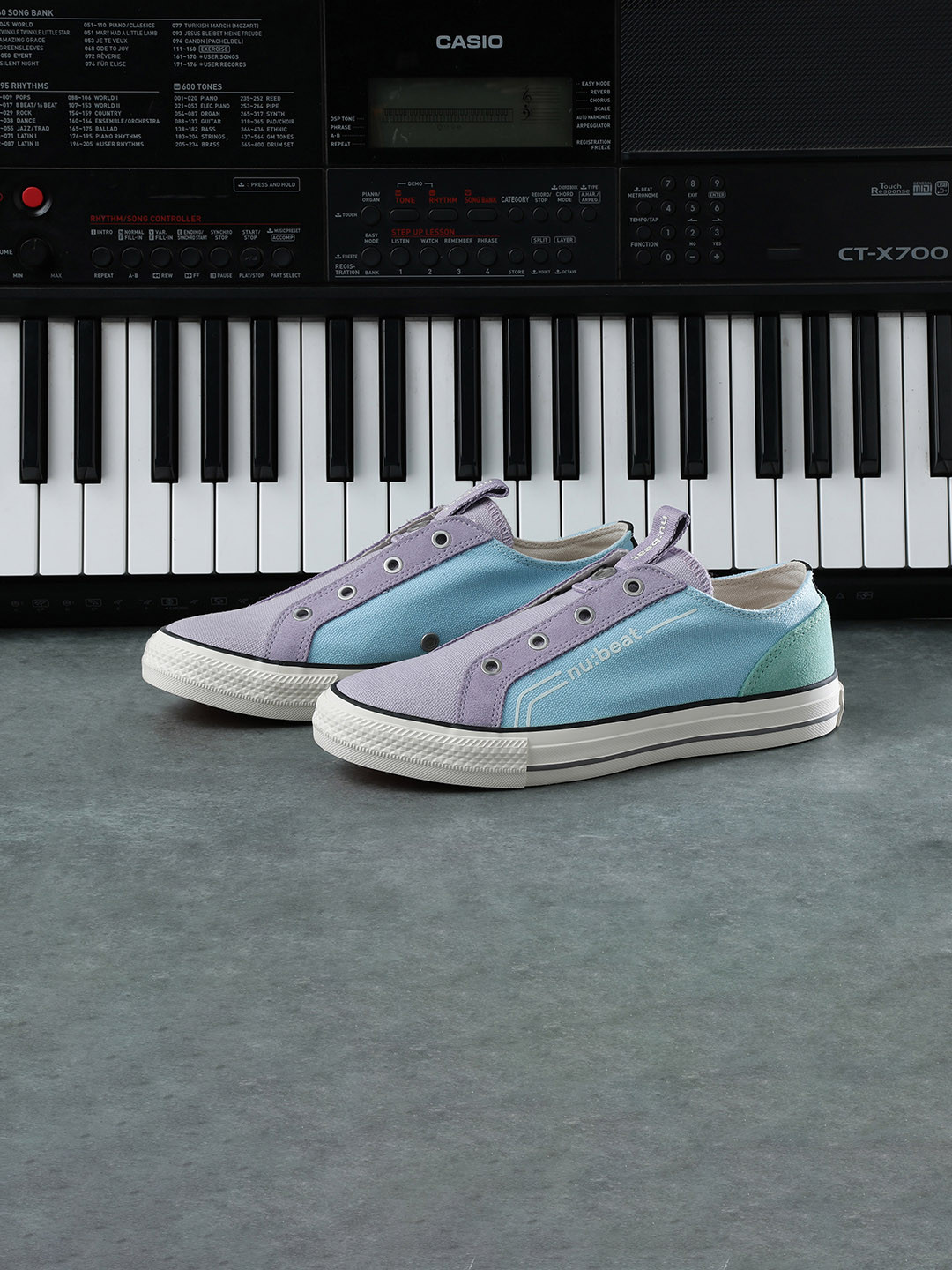 nubeat Women C MINOR Textured Comfort Insole Contrast Sole Slip-On Sneakers