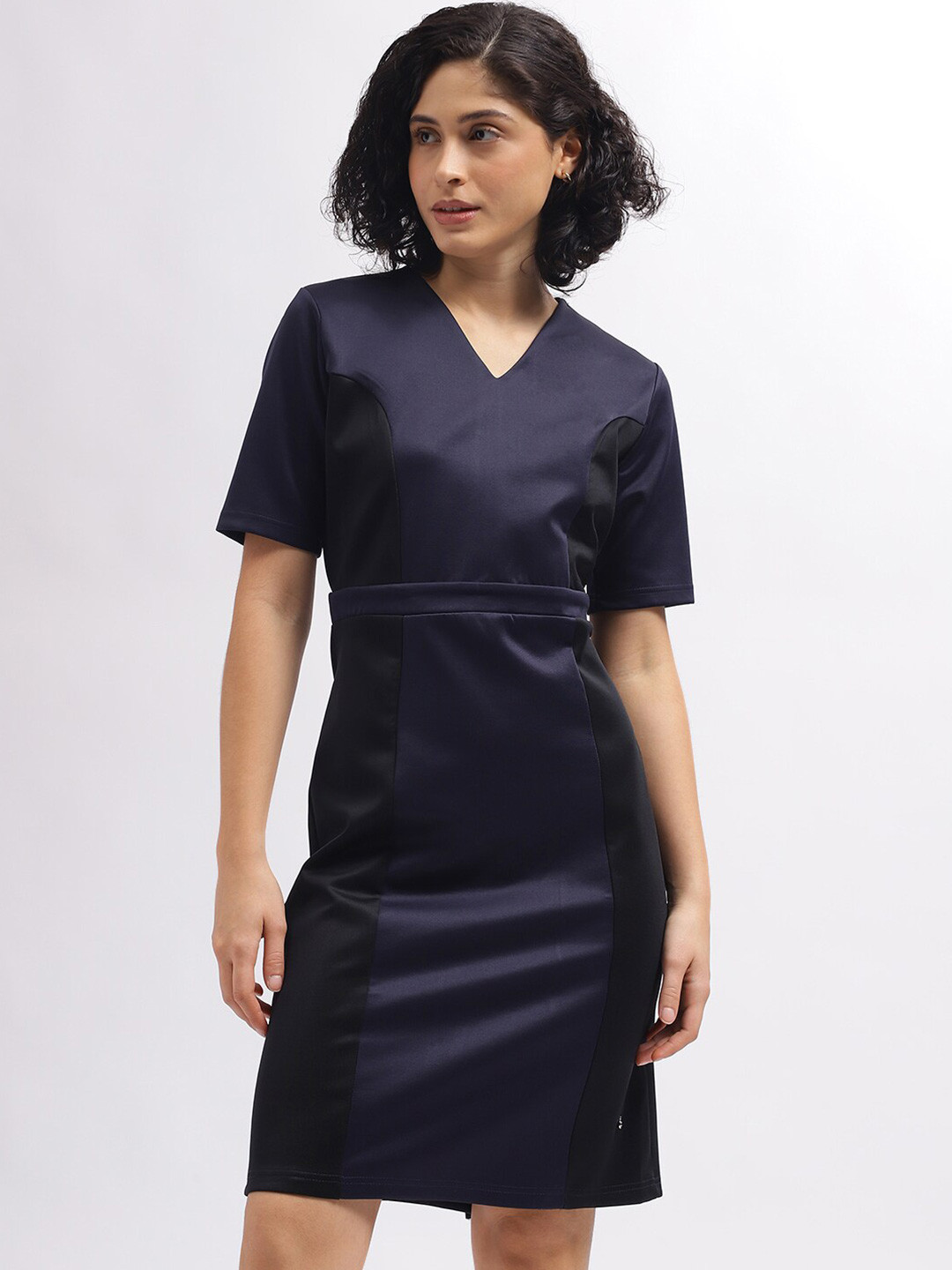 Iconic V-Neck Short Sleeves Sheath Dress