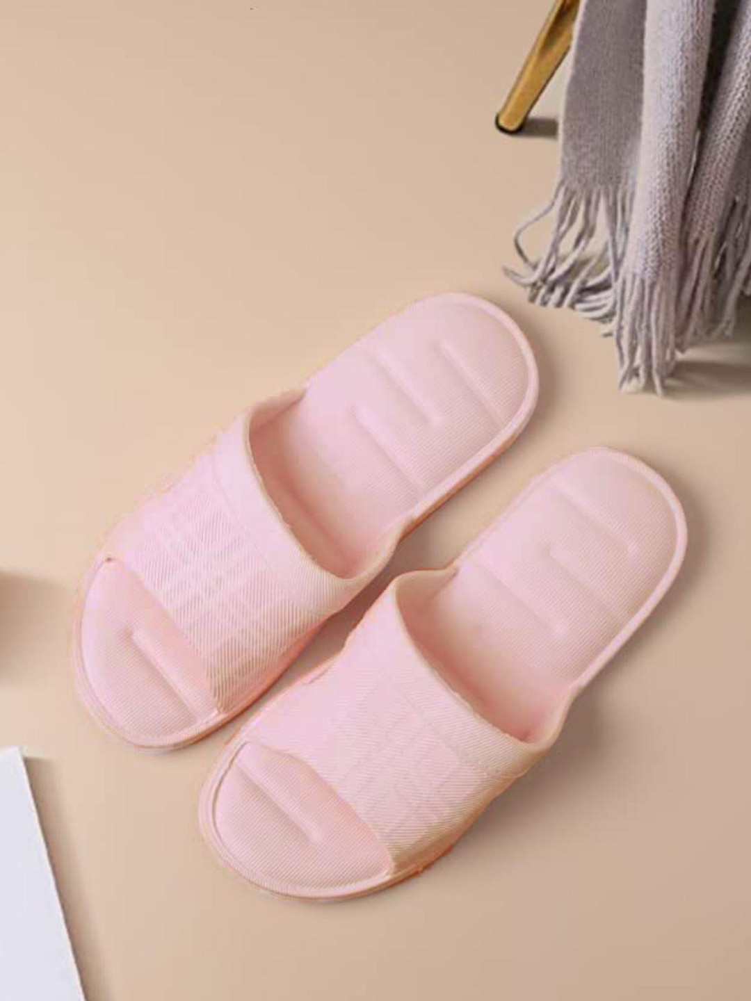 Mast Harbour Women Pink Rubber Sliders