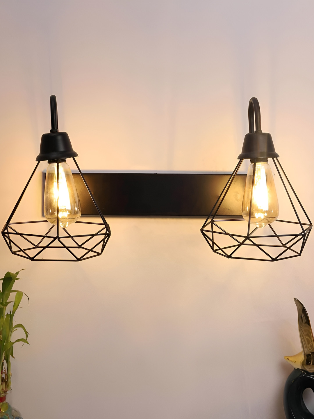 DENICRAAS Black Metal Contemporary Triangle Shaped Wall Lamp