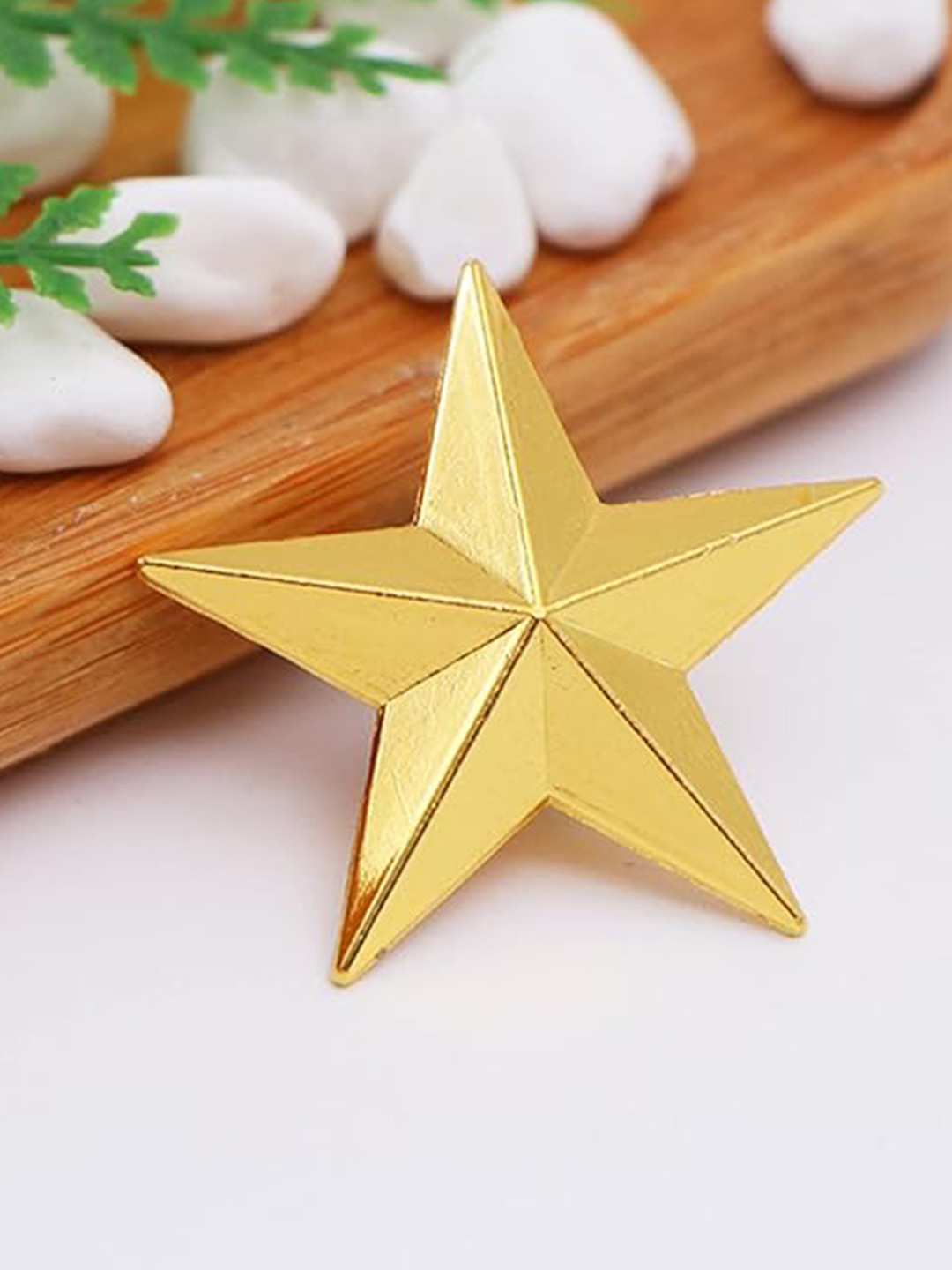 Mahi Unisex Star-Shaped Brooch