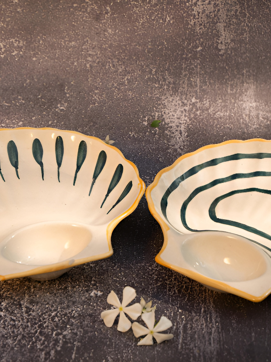 ArteCasa Ceramic Seashell Shaped Food Platter