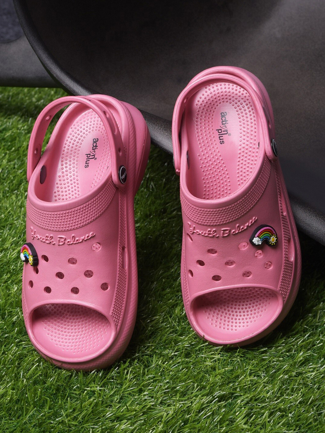 Action Plus Women Applique Detailed Clogs