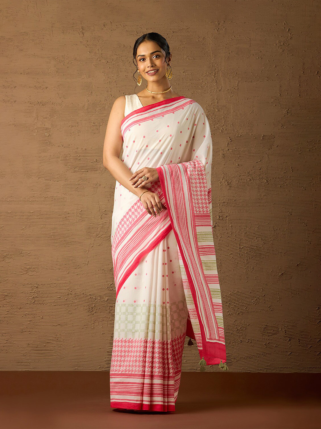 Taneira Polka Dot Printed Pure Cotton Mulmul Block Printed Bengal Saree